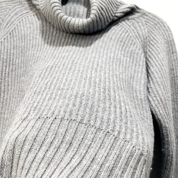 Aritzia Wilfred Free 100% Italian Wool Ribbed Hi Lo Cropped Turtleneck Sweater - Picture 2 of 9